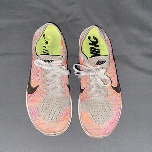 Women’s 7.5 Nike Sneakers